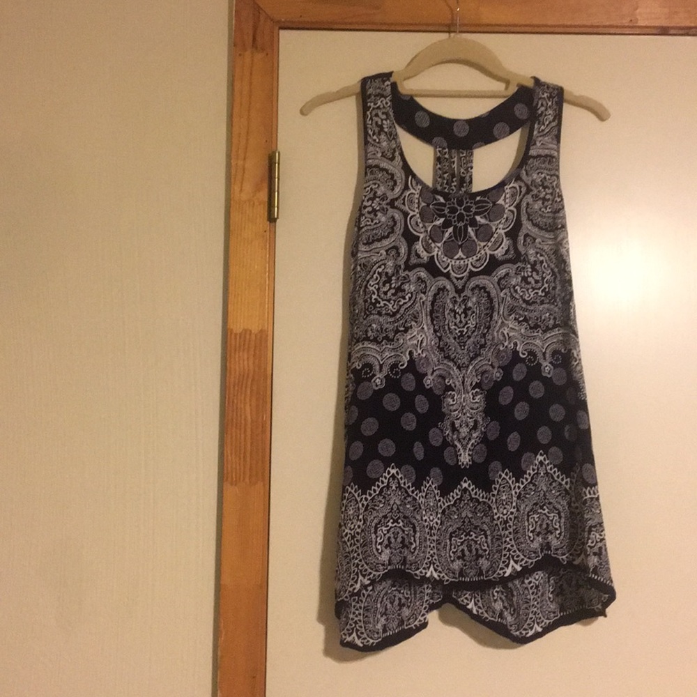 Sleeveless dress shirt